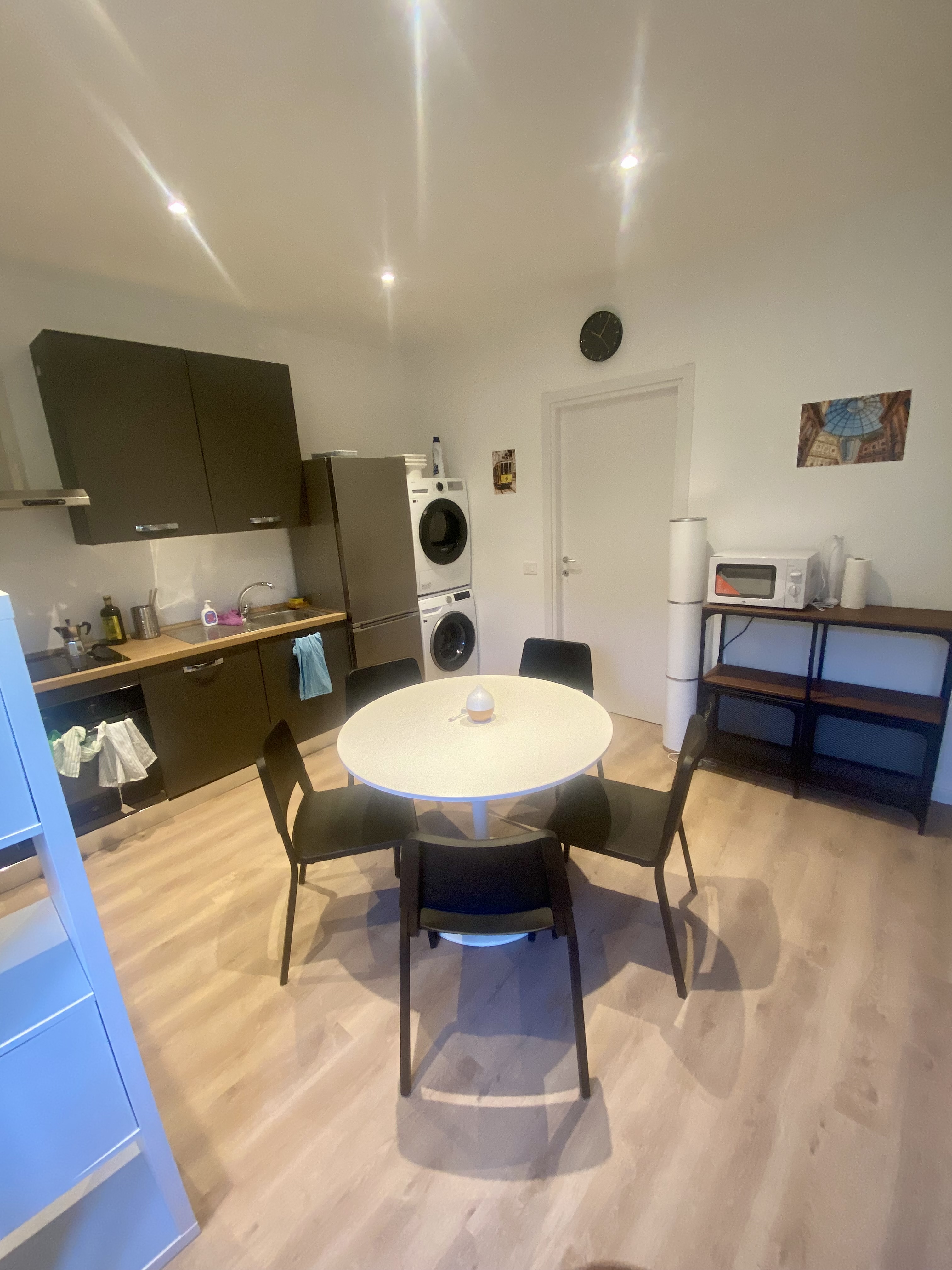 Soggiorno luminoso come fulcro della distribuzione interna